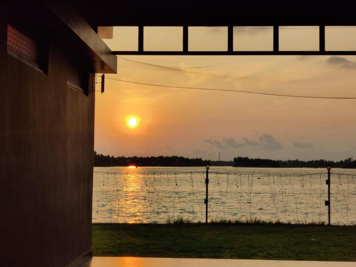Wind &Waves Apartment Kollam Exterior photo